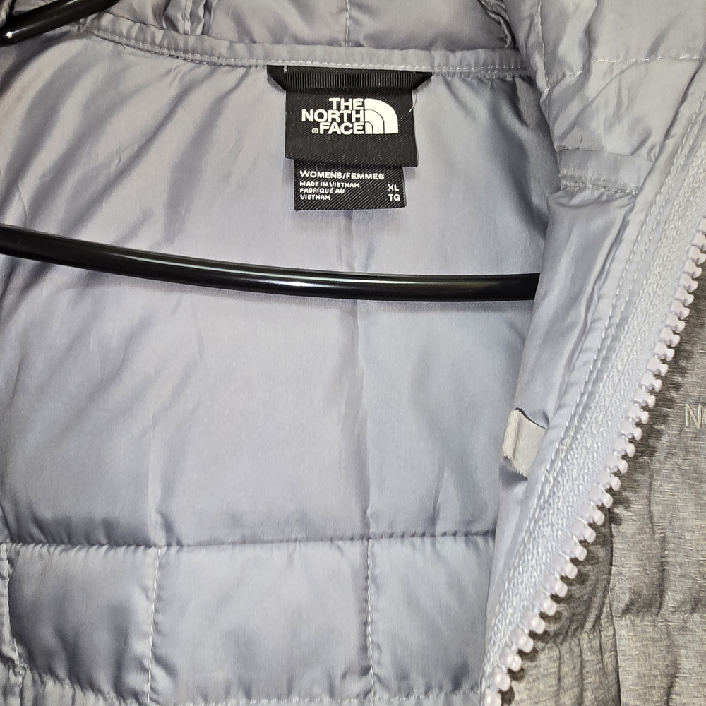 The North Face Women's Light Gray Quilted Jacket